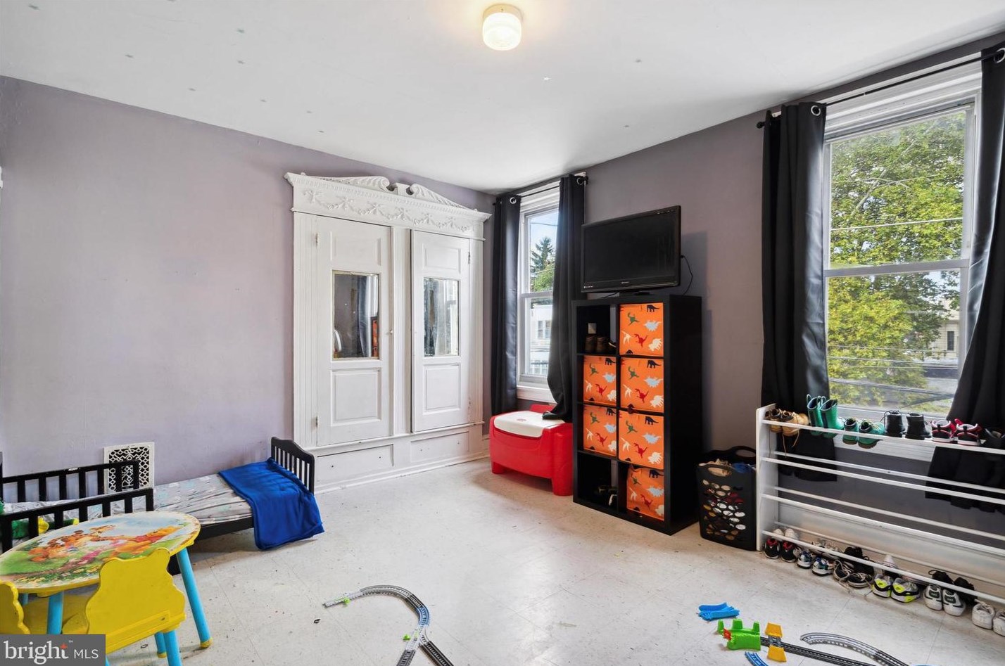 220 Fisher Ave, Philadelphia PA 19141-4016 exterior