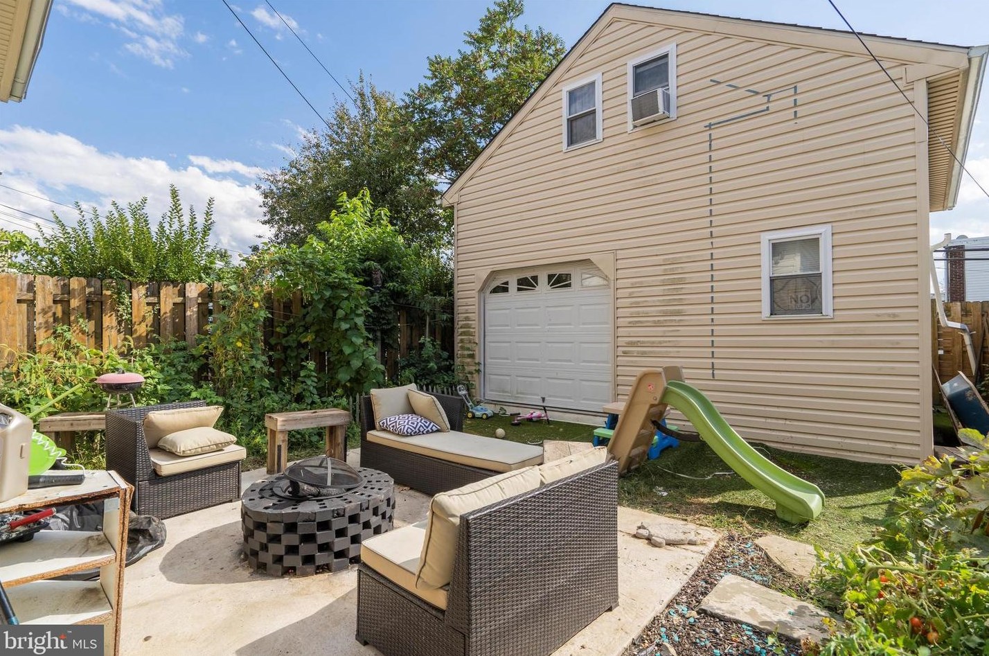 220 Fisher Ave, Philadelphia PA 19141-4016 exterior