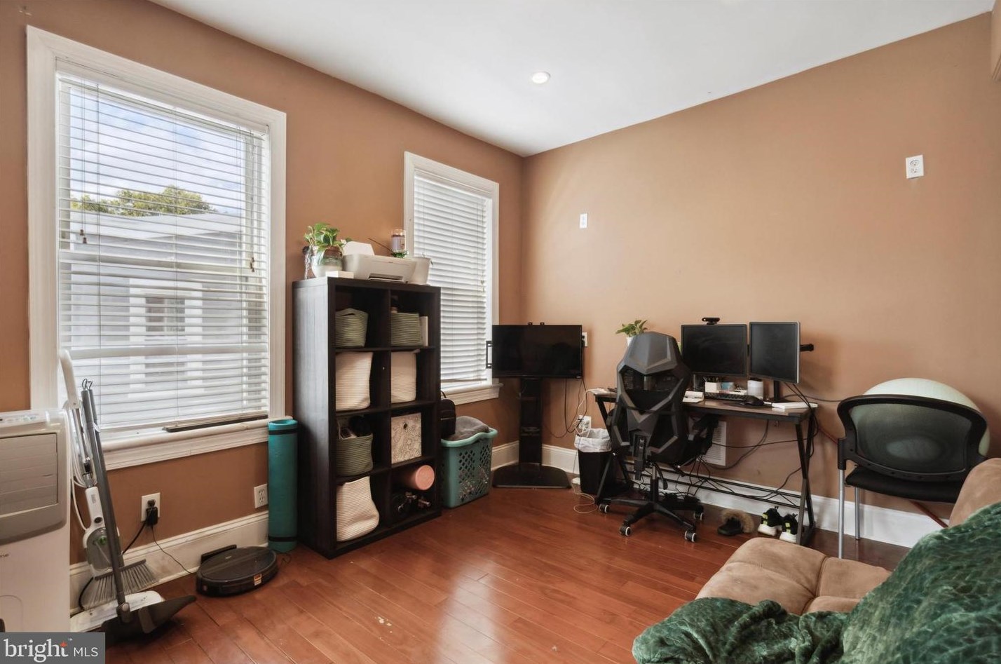 220 Fisher Ave, Philadelphia PA 19141-4016 exterior