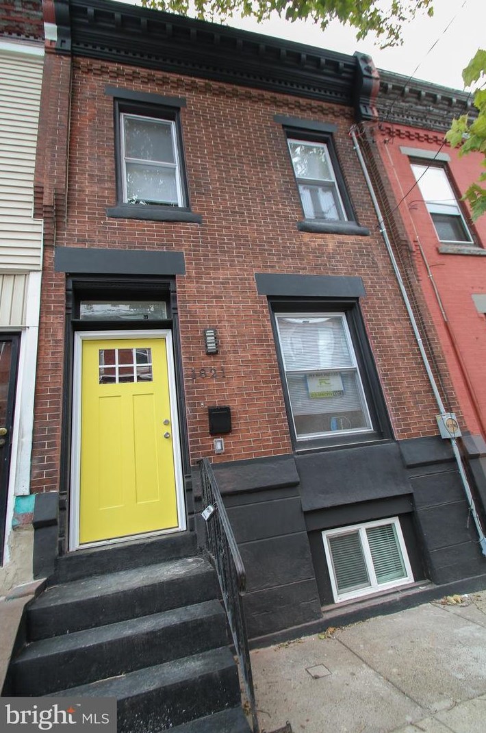 1821 28th St, Philadelphia, PA 19145-1701