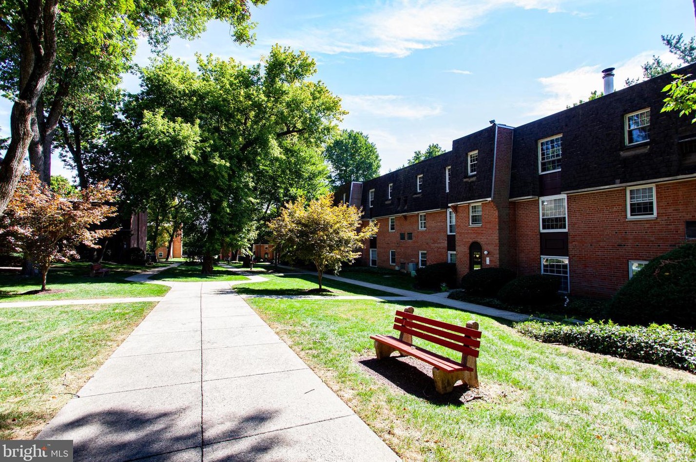 4000 Gypsy Ln, Philadelphia PA  19129-5416 exterior