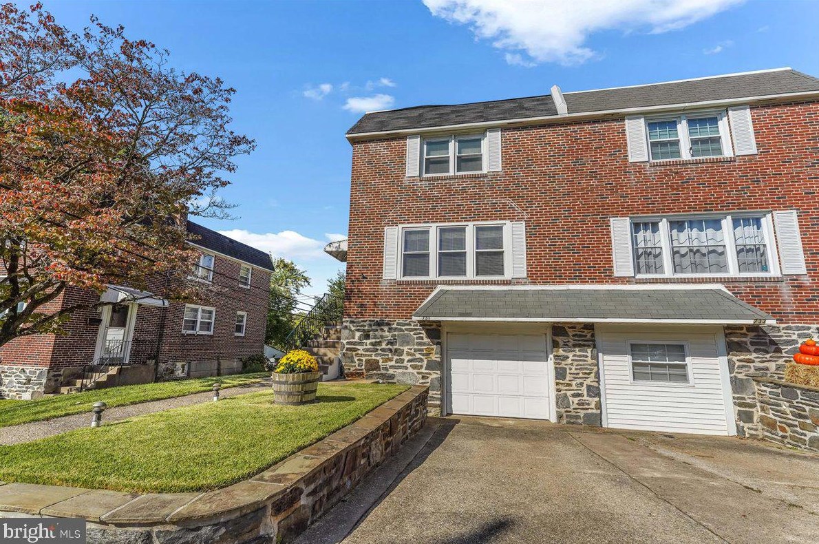 731 Claire Rd, Philadelphia, PA 19128-1542
