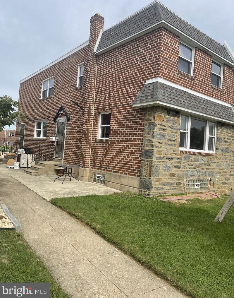 7430 Revere St, Philadelphia, PA 19152-4410