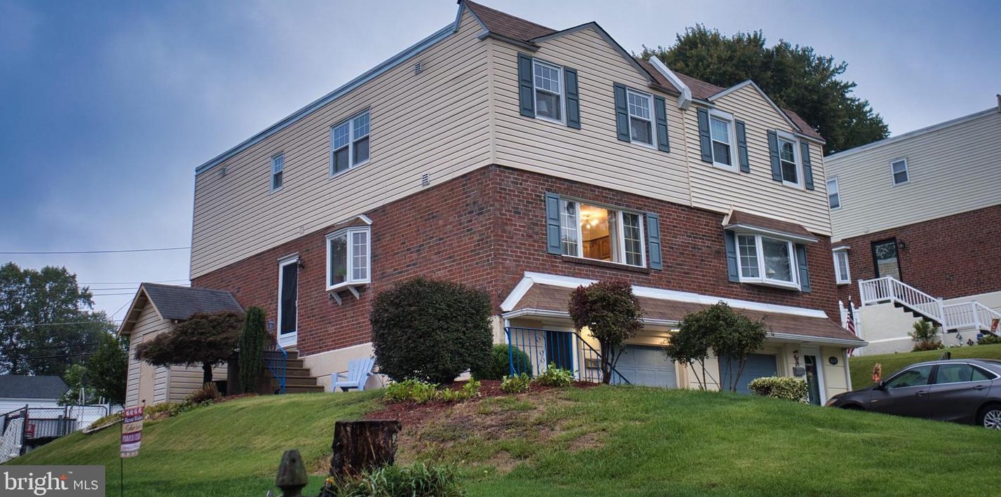 14006 Faraday St, Philadelphia, PA 19116-1008