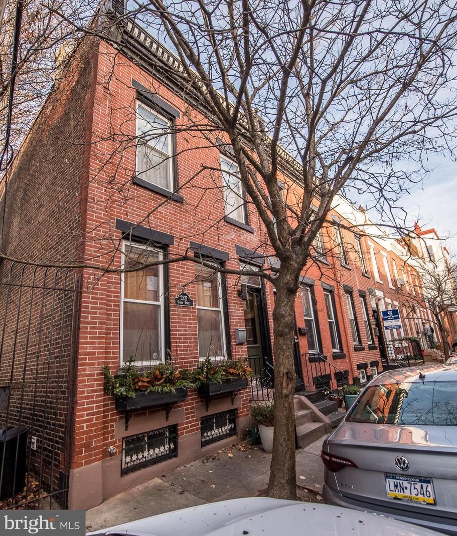 2221 Ogden St, Philadelphia, PA 19130-1909