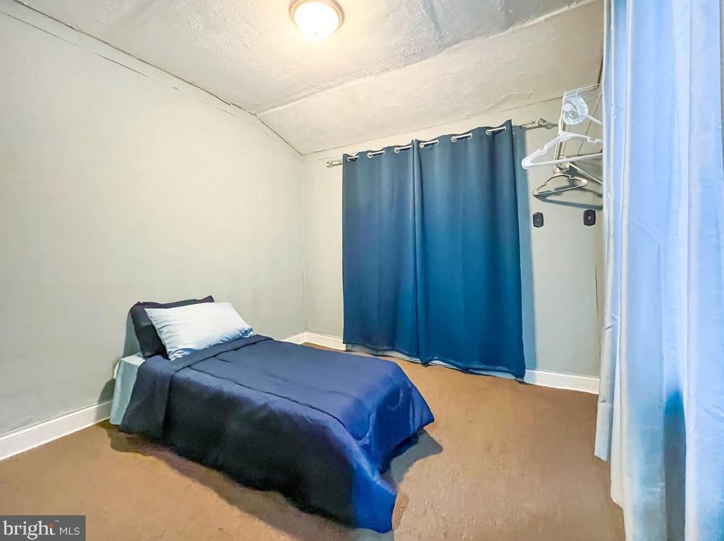 8528 Lyons Pl, Philadelphia PA  19153-1912 exterior