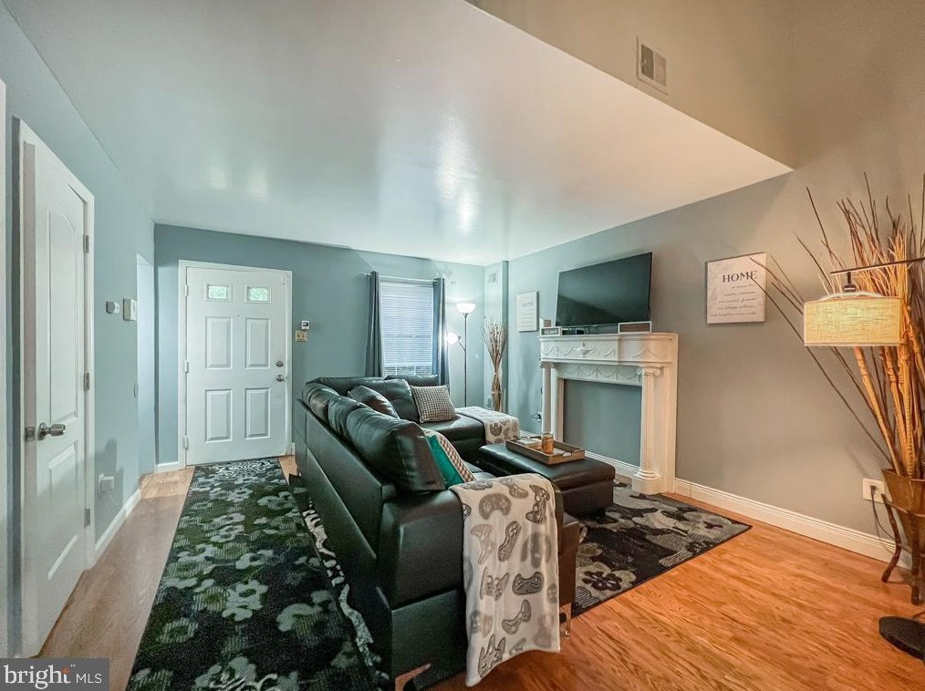 8528 Lyons Pl, Philadelphia PA  19153-1912 exterior