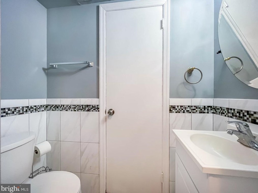 8528 Lyons Pl, Philadelphia PA  19153-1912 exterior