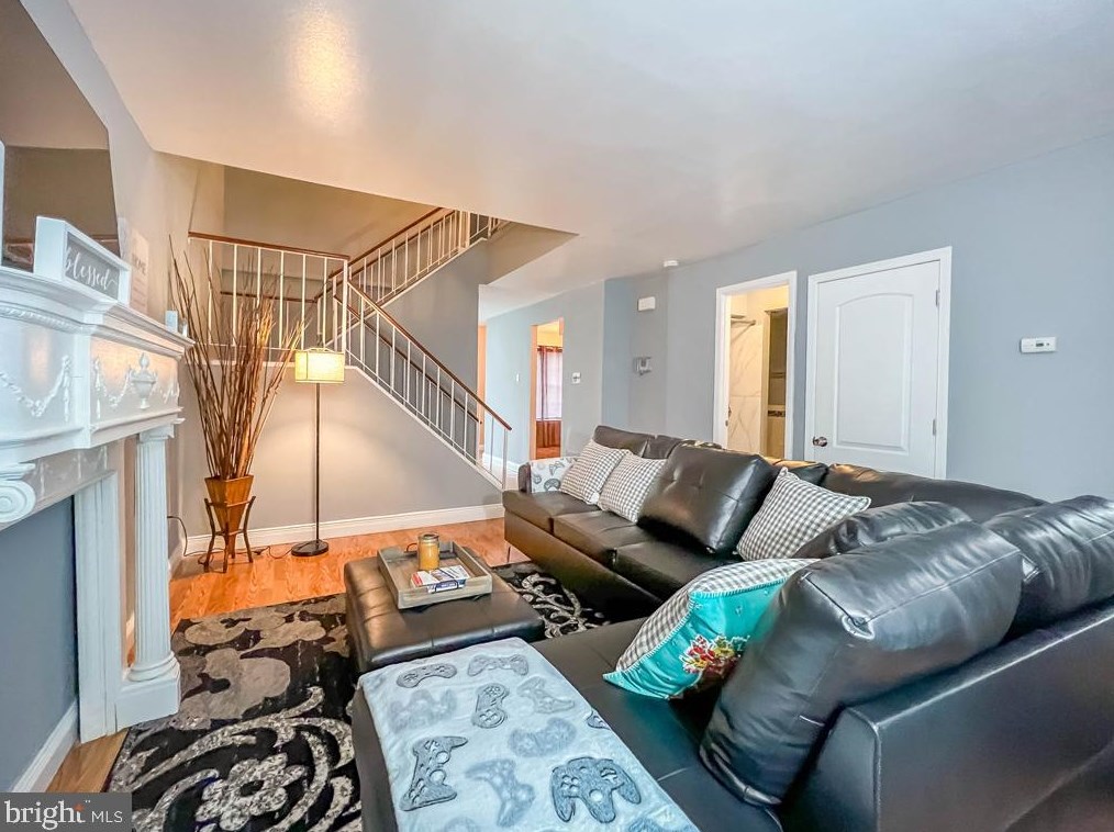 8528 Lyons Pl, Philadelphia PA  19153-1912 exterior