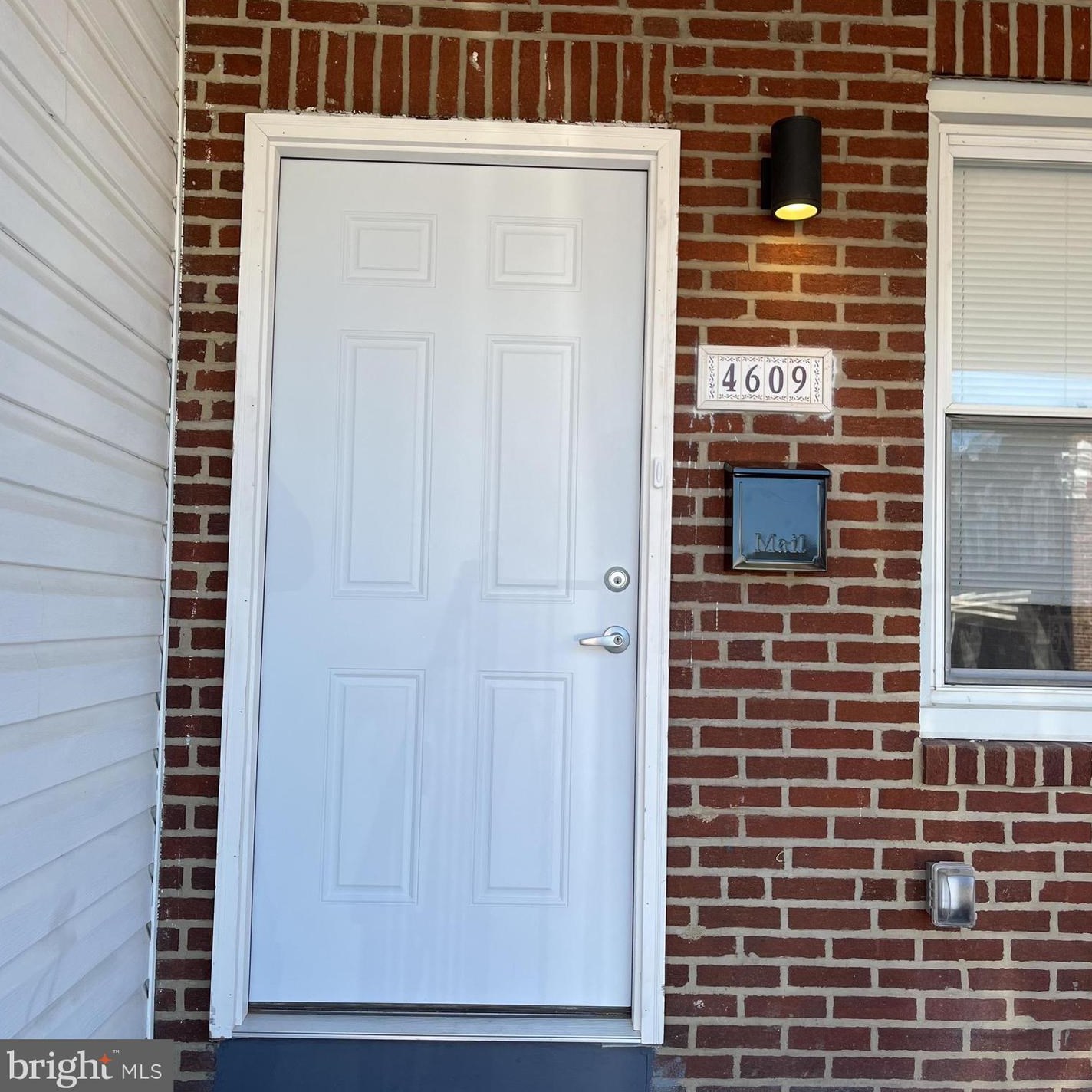 4609 Tampa St, Philadelphia, PA 19120-4615