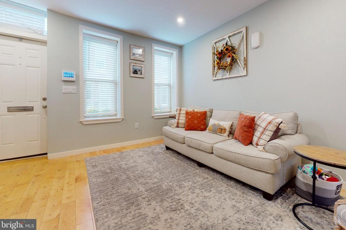 362 Tree St, Philadelphia, PA 19148-3311