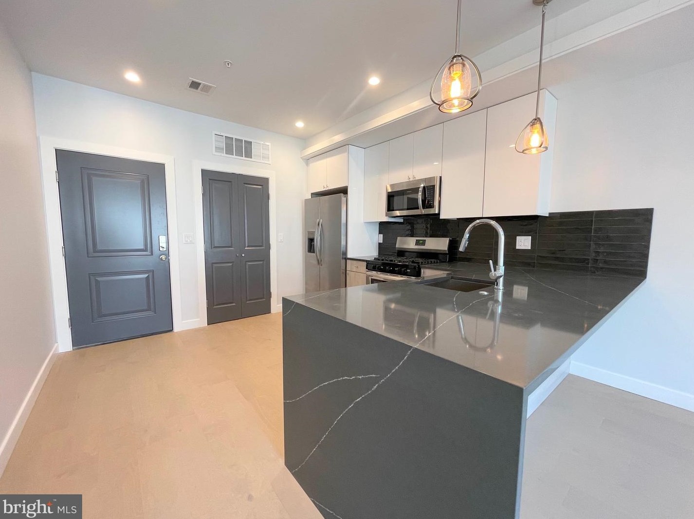 1426 N Franklin St #2, Philadelphia, PA 19122