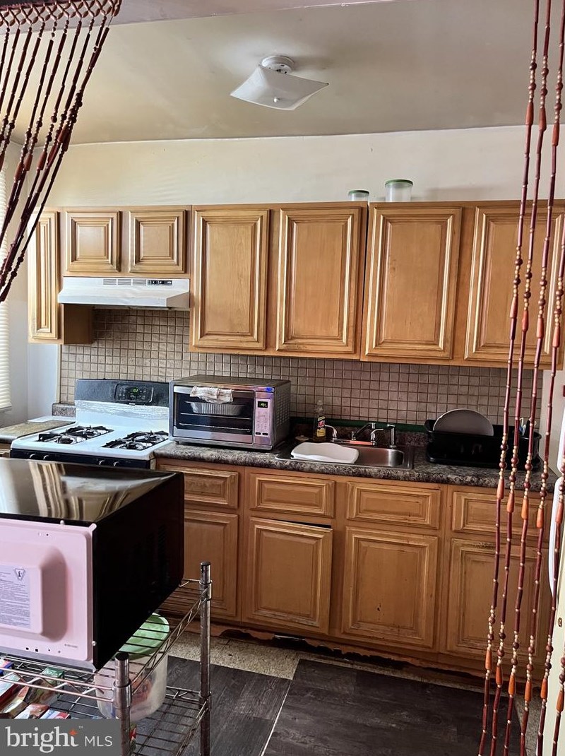 847 47 St, Philadelphia PA 19143-4402 exterior