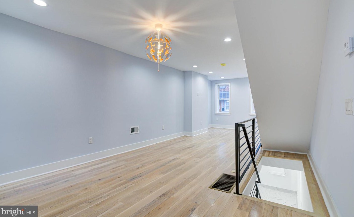 3084 Janney St, Philadelphia, PA 19134-3716