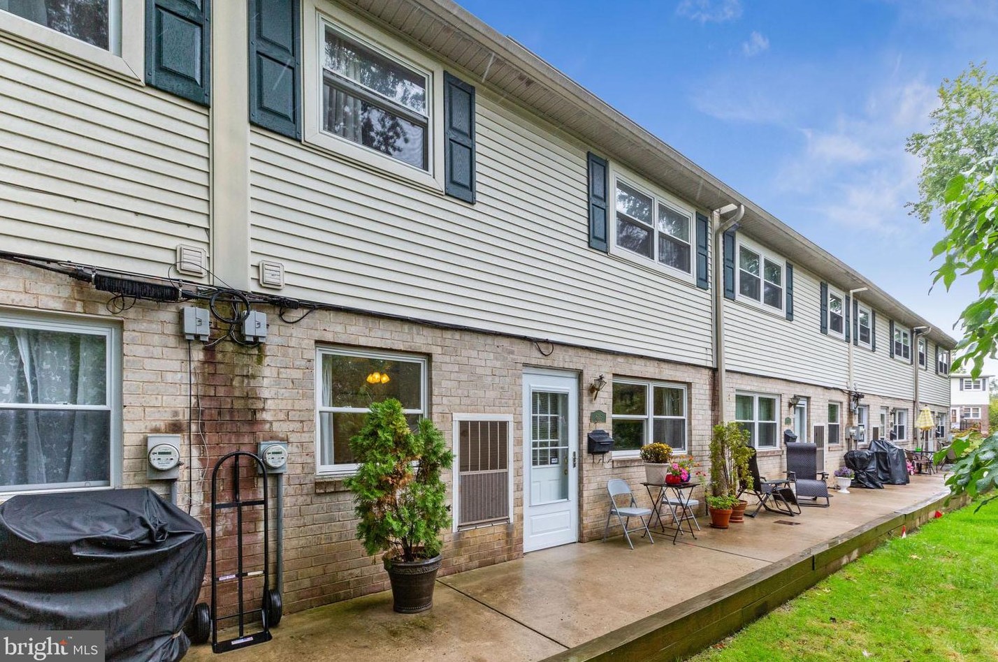 611 Edison Ave, Philadelphia, PA 19116-1262