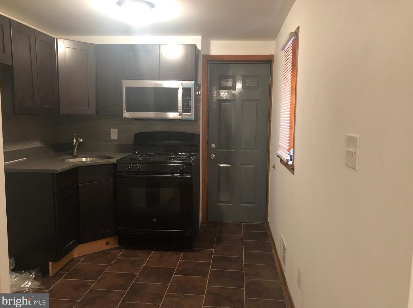 1551 Woodstock St, Philadelphia, PA 19146-4526