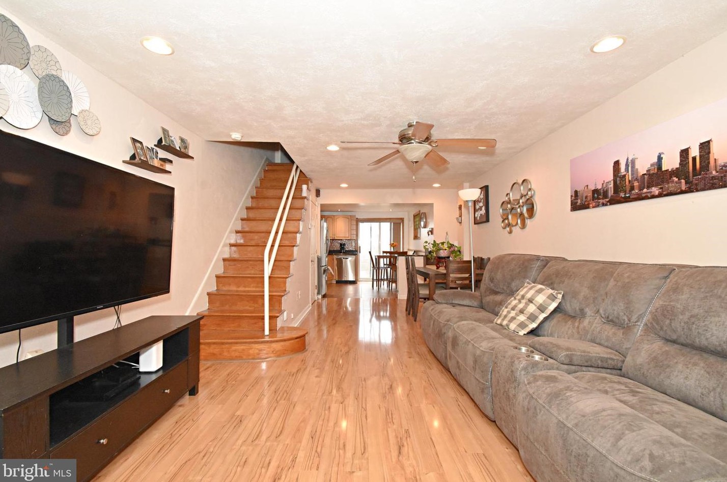 151 Mcclellan St, Philadelphia, PA 19148-1901