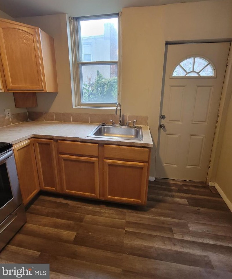 1206 Peach St, Philadelphia PA  19143-4806 exterior