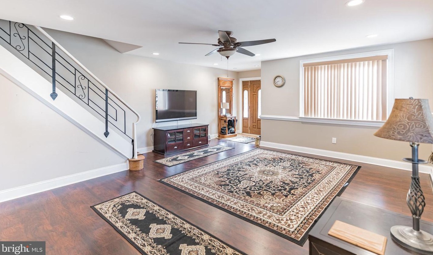 6810 Roosevelt Blvd, Philadelphia, PA 19149-2410