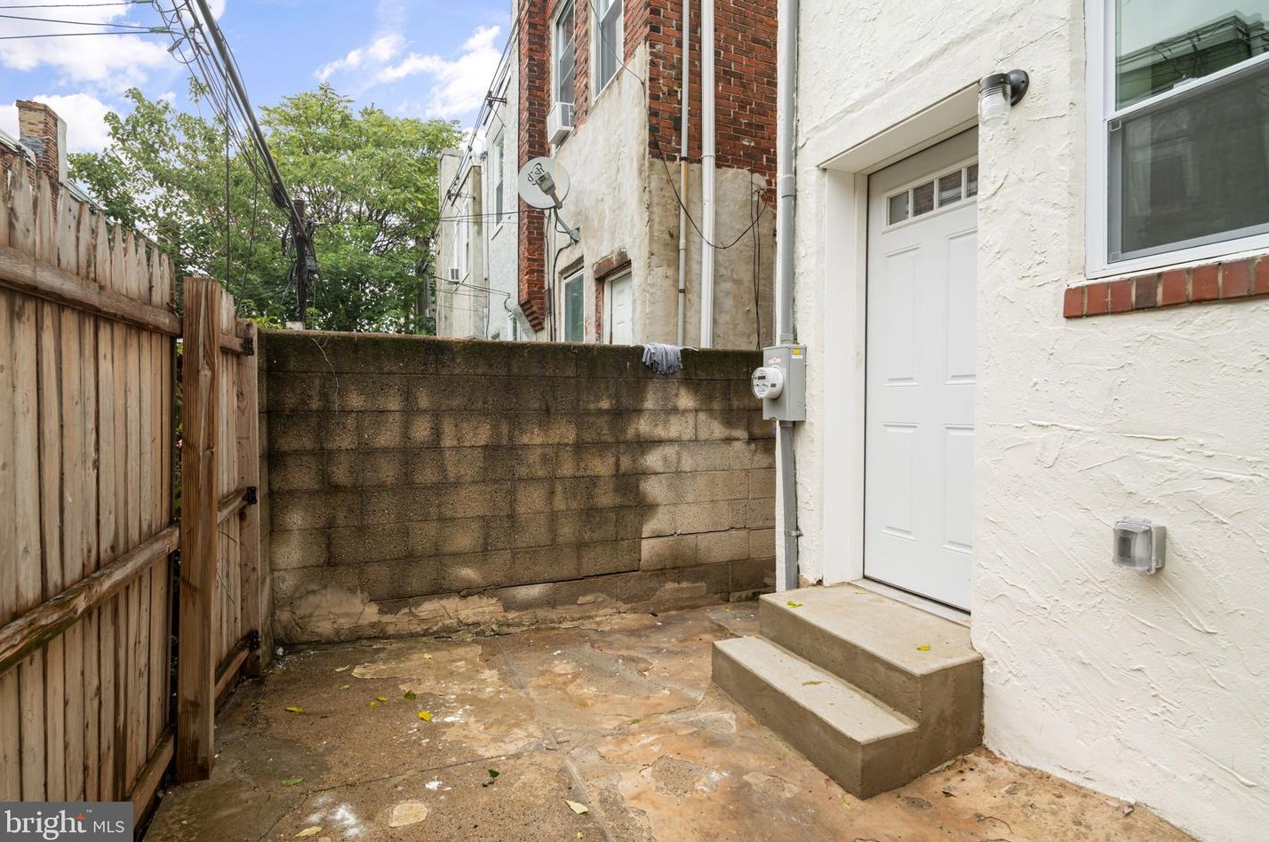 1424 Marston St, Philadelphia PA  19146-3733 exterior