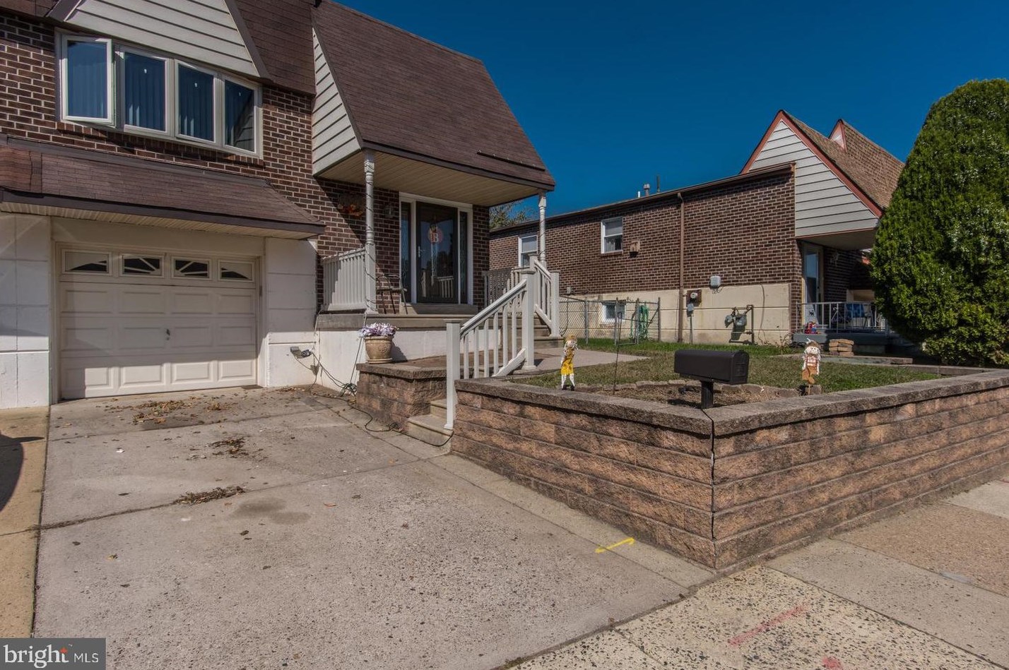 15114 Kallaste Dr, Philadelphia, PA 19116-1407