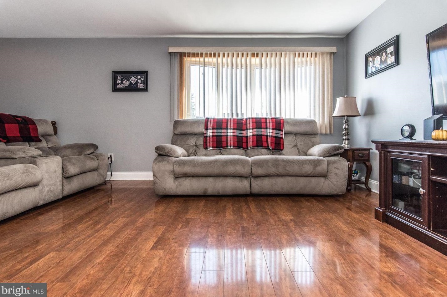 15114 Kallaste Dr, Philadelphia PA 19116-1407 exterior