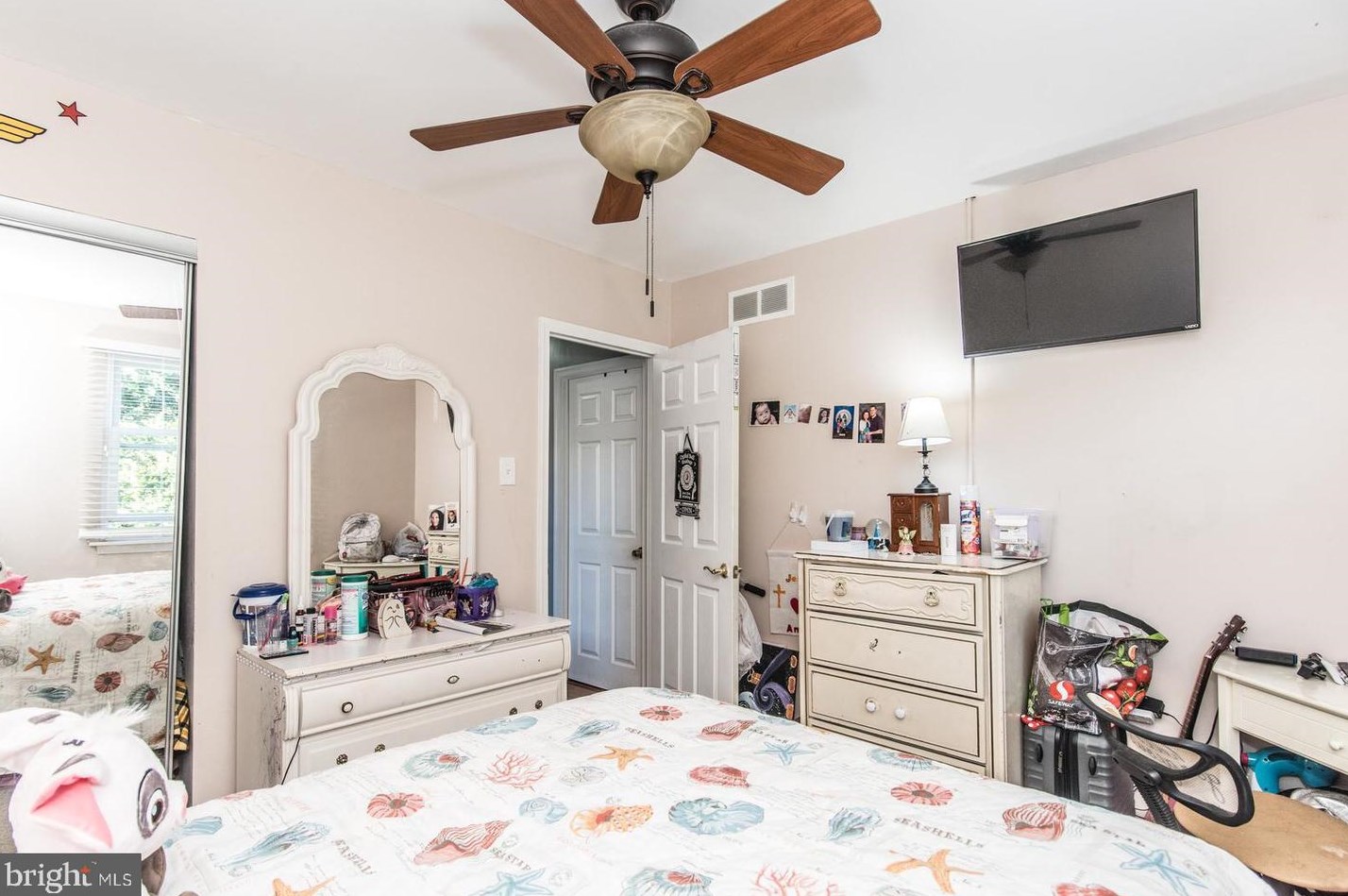 15114 Kallaste Dr, Philadelphia PA 19116-1407 exterior