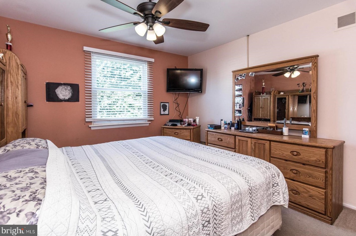 15114 Kallaste Dr, Philadelphia PA 19116-1407 exterior