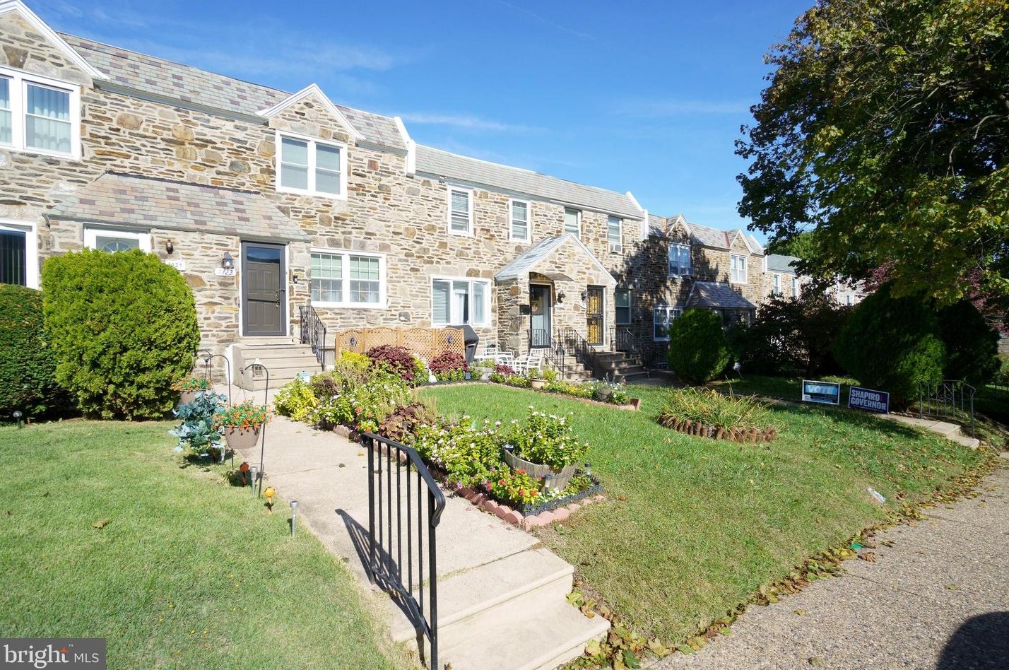 7323 Brentwood Rd, Philadelphia, PA 19151-2216