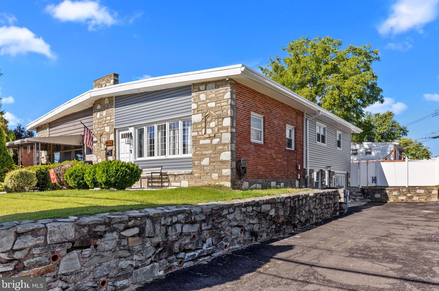 11056 Knights Rd, Philadelphia, PA 19154-3510