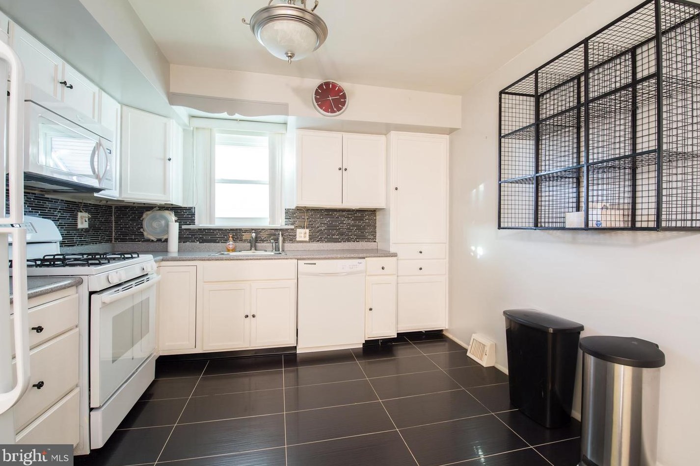 3301 Elliston Cir, Philadelphia PA 19114-1205 exterior