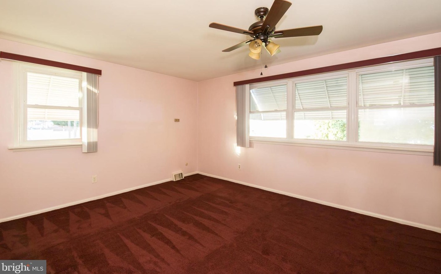 3301 Elliston Cir, Philadelphia PA 19114-1205 exterior