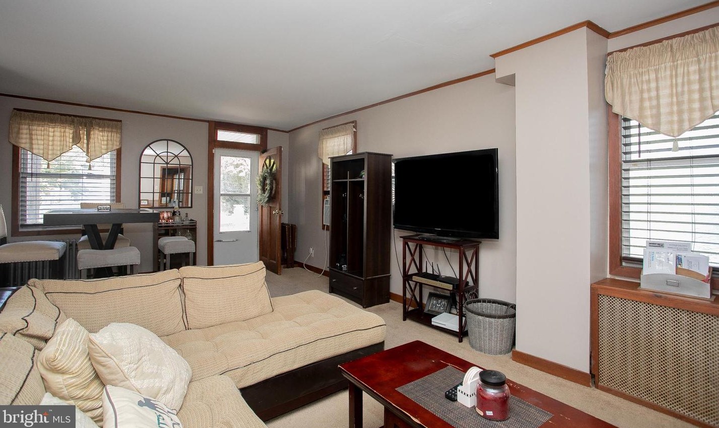 343 Delmar St, Philadelphia PA 19128-4501 exterior