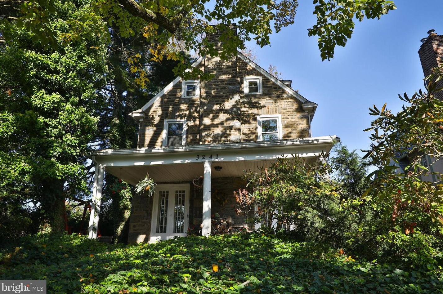 3241 Queen Ln, Philadelphia, PA 19129-1020