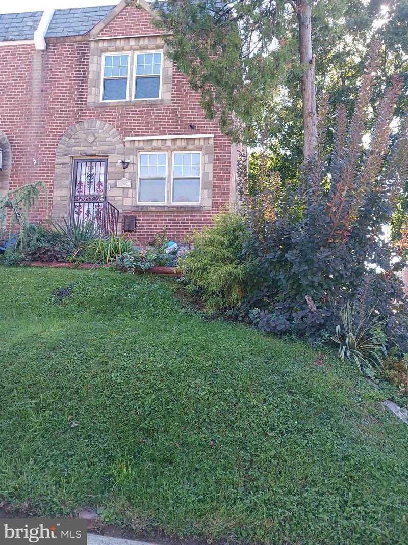 6501 Newtown Ave, Philadelphia, PA 19111-5216