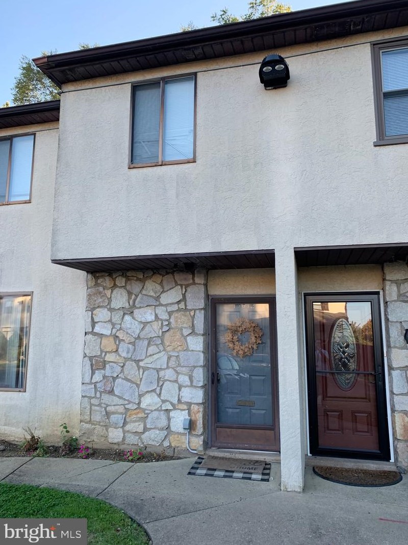 13012 Townsend Rd, Philadelphia, PA 19154-1001