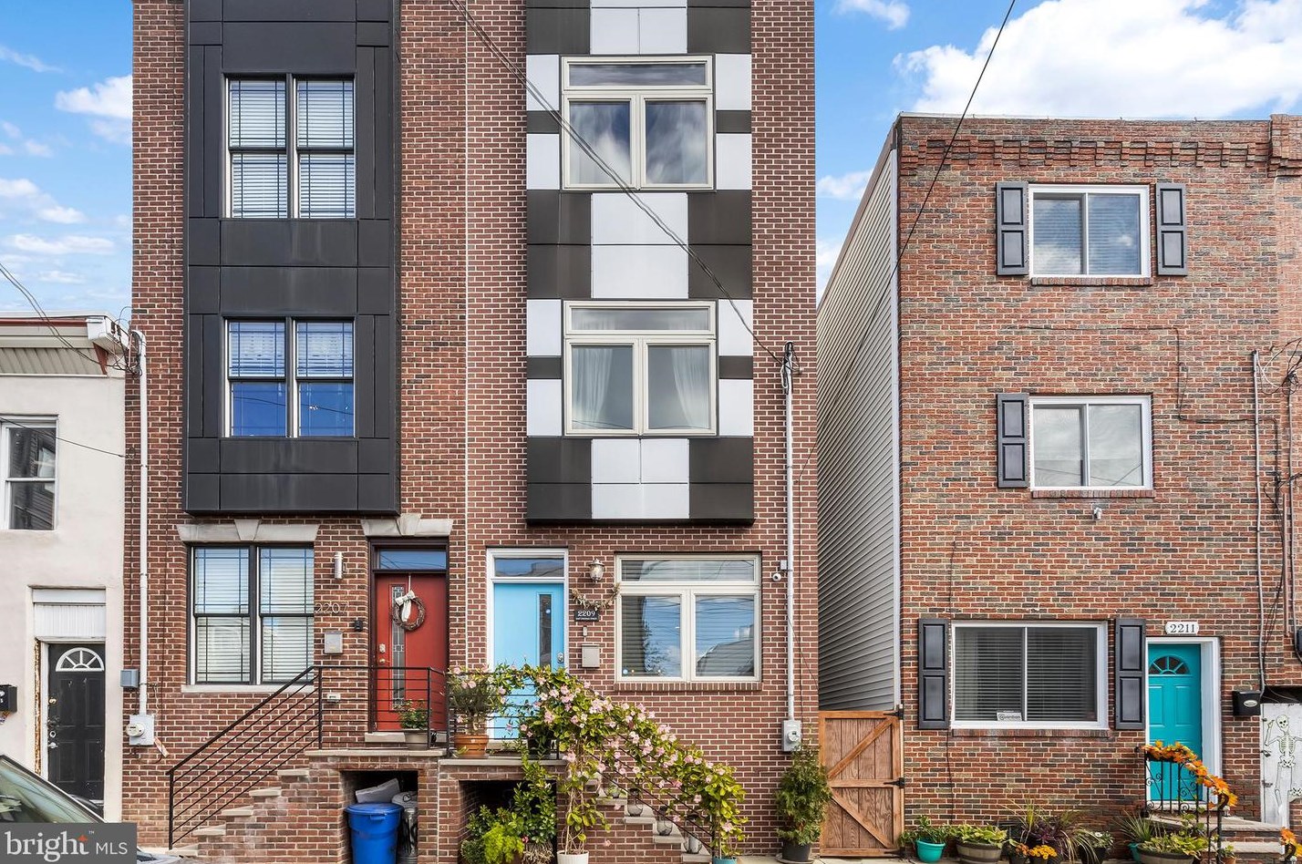2209 W Oakdale St, Philadelphia, PA 19125