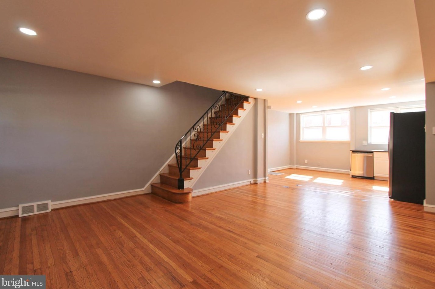 7708 Thouron Ave, Philadelphia PA  19150-2516 exterior
