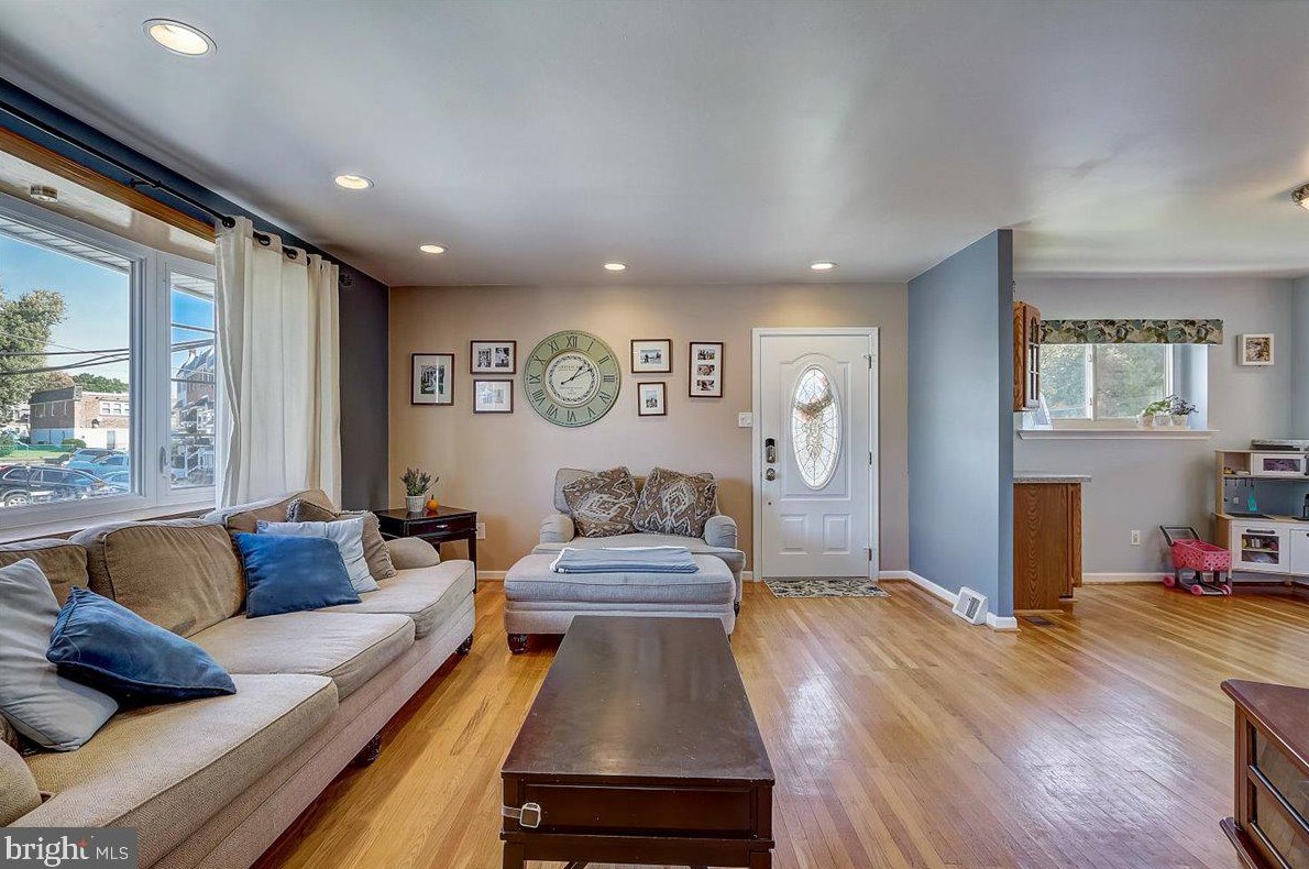 3364 Kayford Cir, Philadelphia PA 19114-1602 exterior