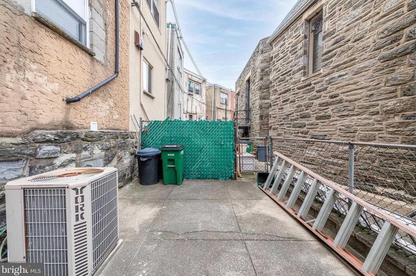 1743 Moyamensing Ave, Philadelphia PA  19148-1940 exterior