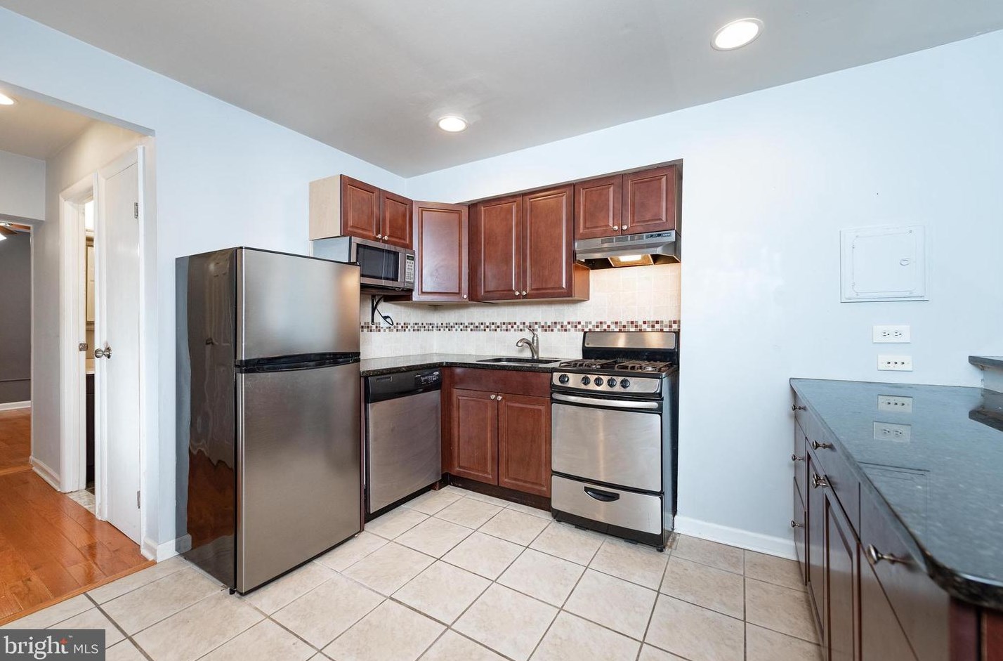747 S 8th St #1, Philadelphia, PA 19147