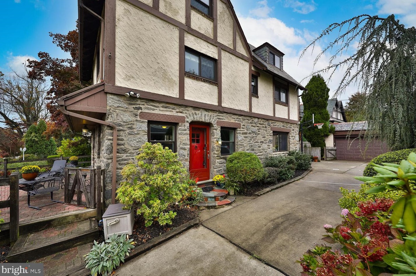 3229 Queen Ln, Philadelphia, PA 19129-1020