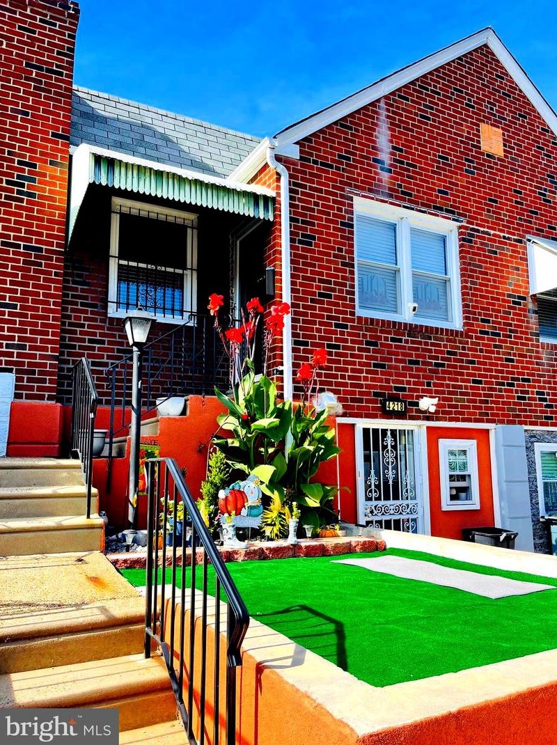4218 Elsinore St, Philadelphia, PA 19124-4806