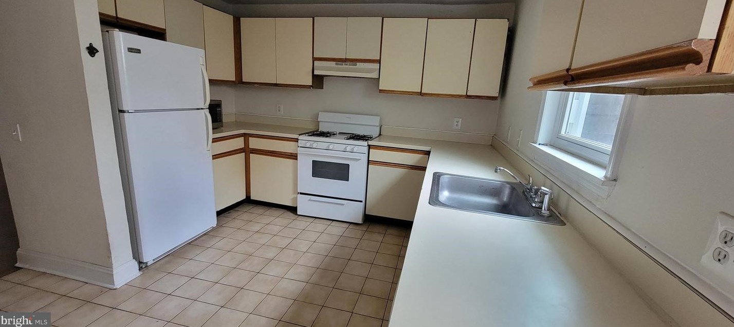 2226 Montrose St, Philadelphia, PA 19146-2530
