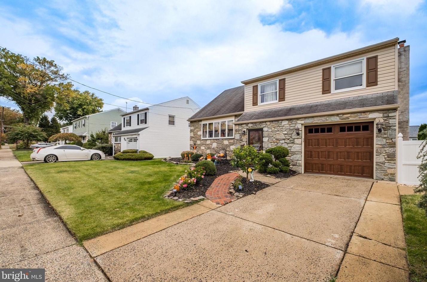 13035 Richwood Rd, Philadelphia, PA 19116-1316