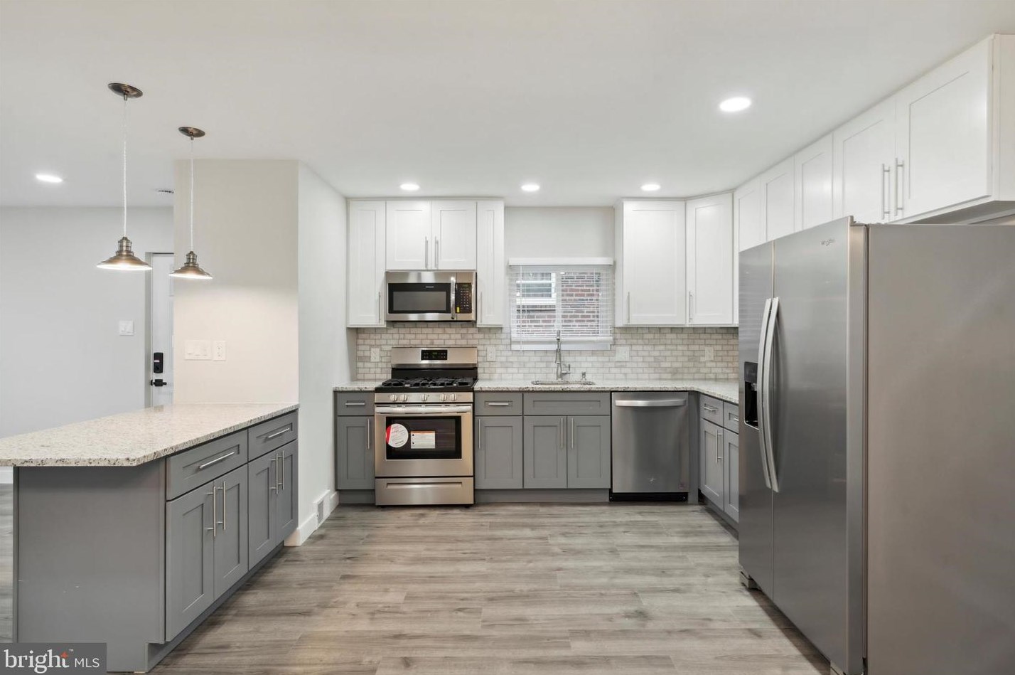 571 Livezey St, Philadelphia PA  19128-2421 exterior