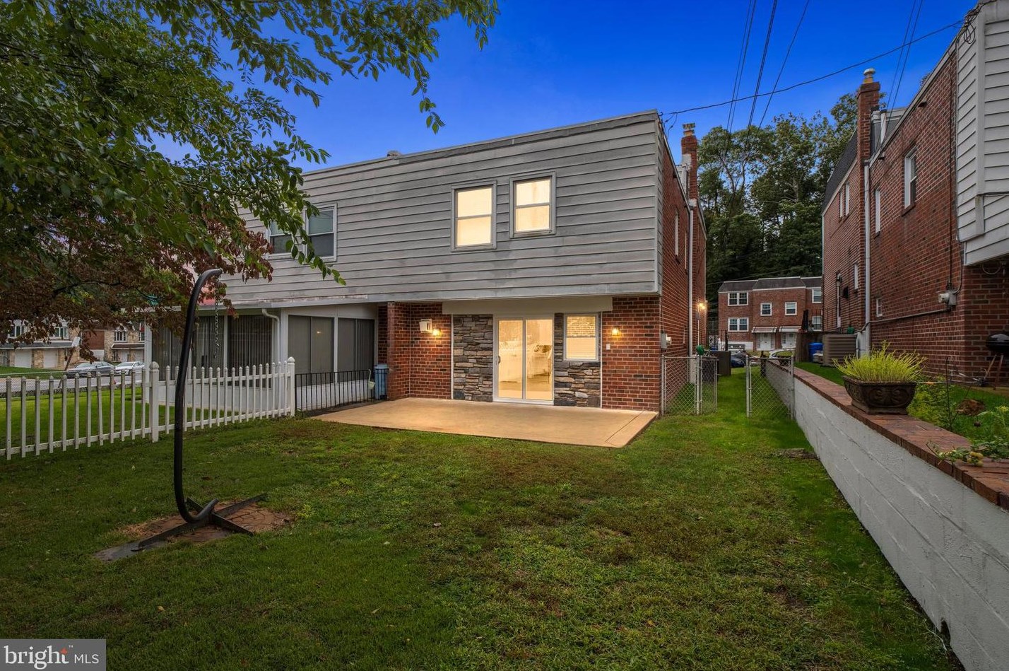 571 Livezey St, Philadelphia, PA 19128