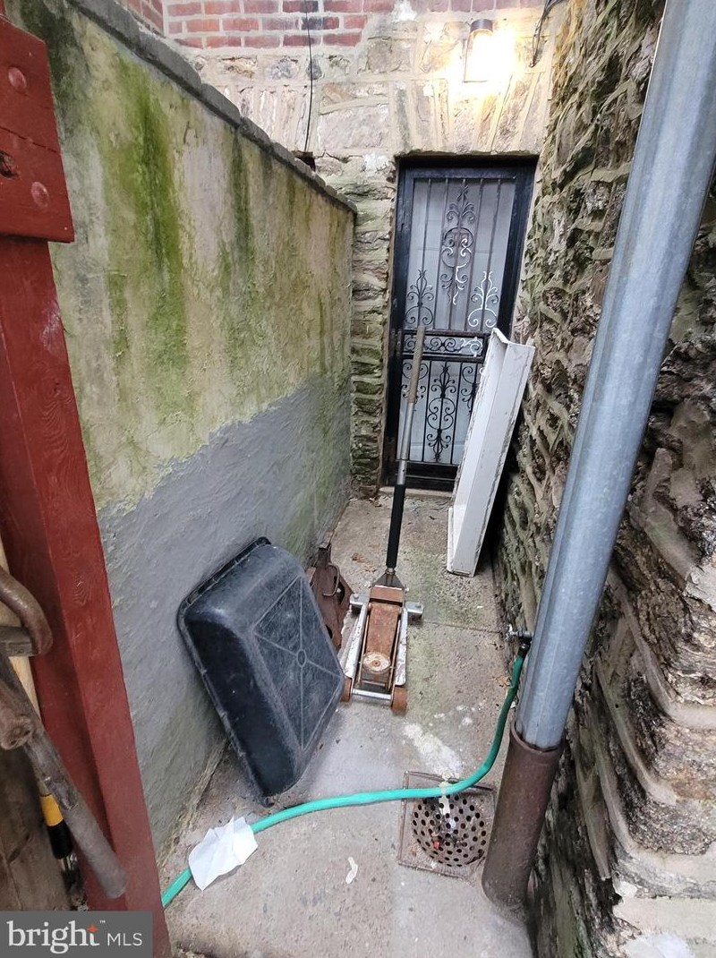 493 Sanger St, Philadelphia PA 19120-1727 exterior