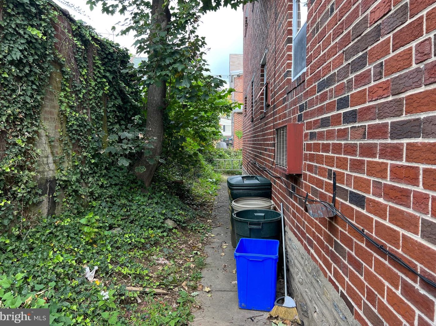 409 Passmore St, Philadelphia PA 19111-5225 exterior