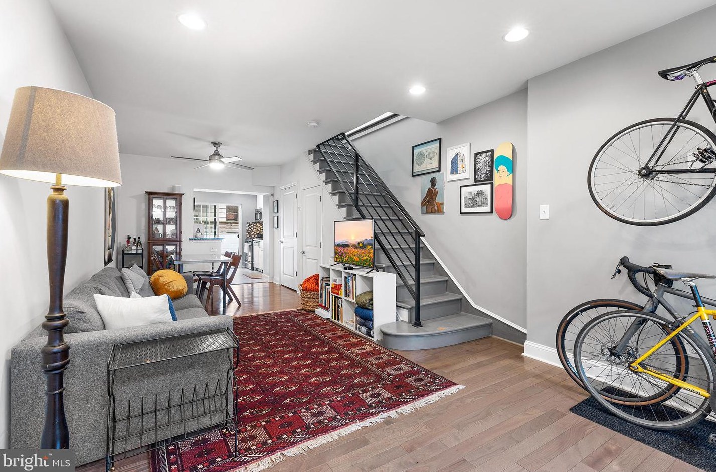 608 Mountain St, Philadelphia, PA 19148-1231